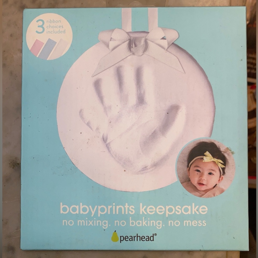pearhead®
3 ribbon choices included
babyprints 
keepsake 
no mixing. no baking.